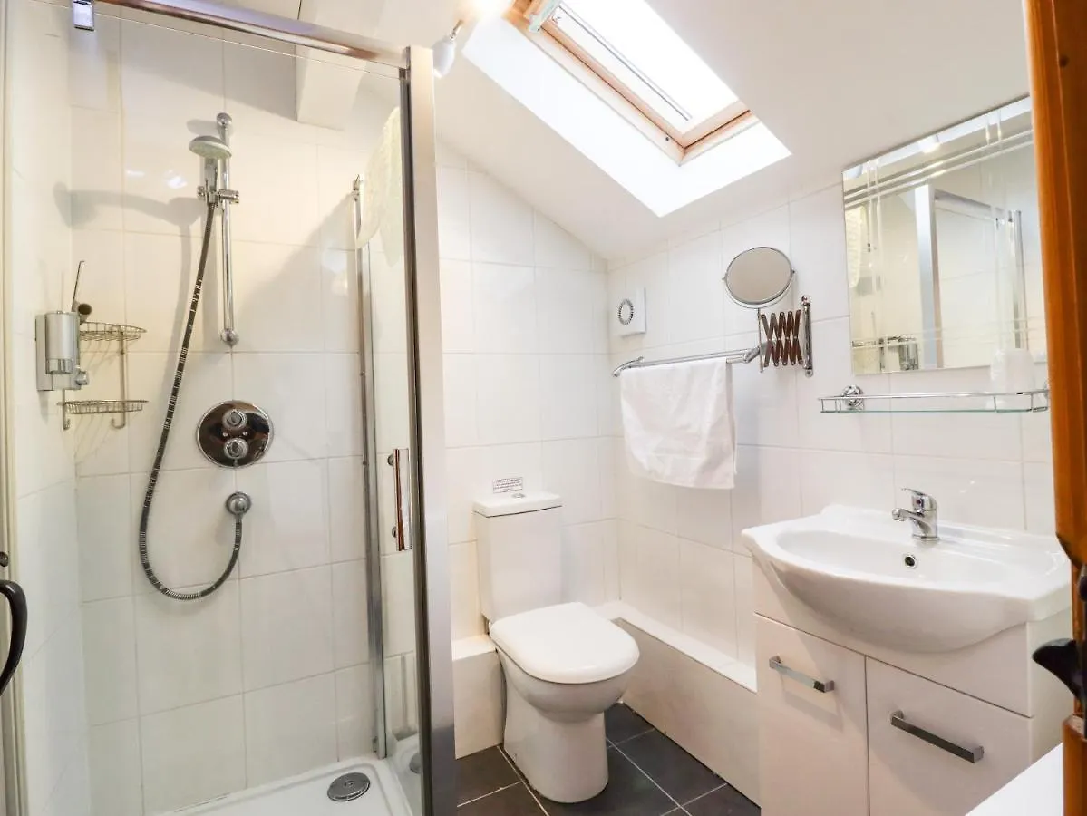 بيت للعطل Kestrel Cottage كيغلي
